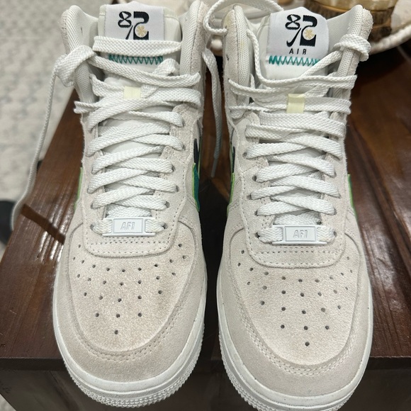 Nike Air Force 1 SE Kids Sneakers - White - Picture 1 of 4